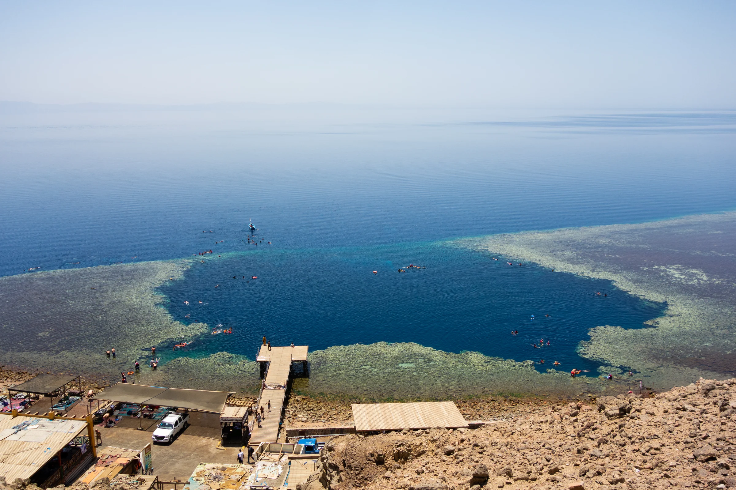 Il Blue Hole e la costa vicino a Dahab