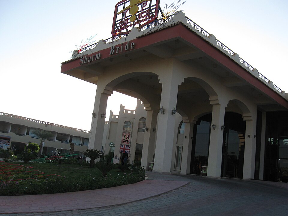 Ingresso e edificio principale dello Sharm Bride Resort a Nabq Bay