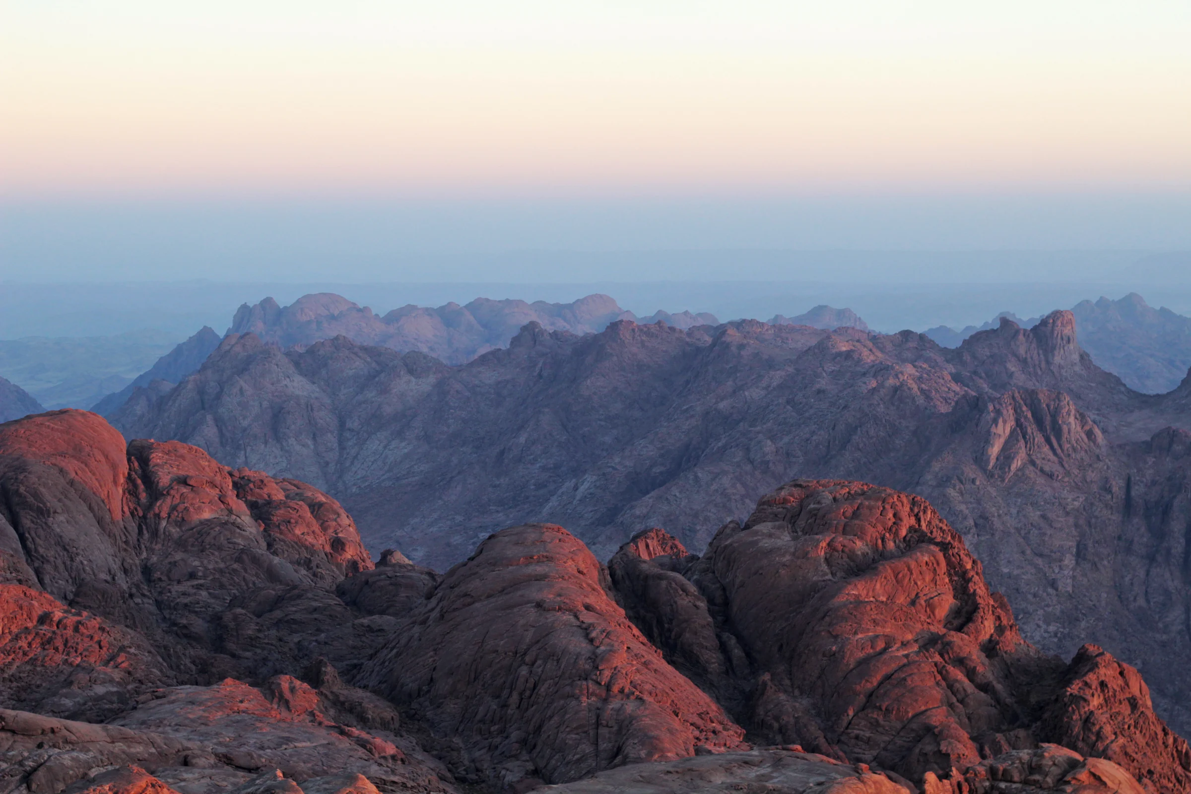 Alba sulle montagne del Sinai